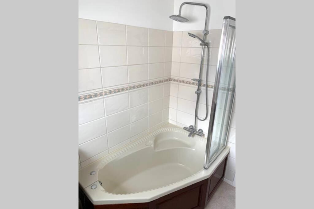 Stratford Upon Avon: 2 Bed Town Centre Apartment, Parking For One Car Extérieur photo